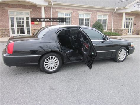 Find great deals on thousands of 2004 lincoln town car for auction in us & internationally. 2004 Lincoln Town Car Executive Sedan Triple Black Look Paint