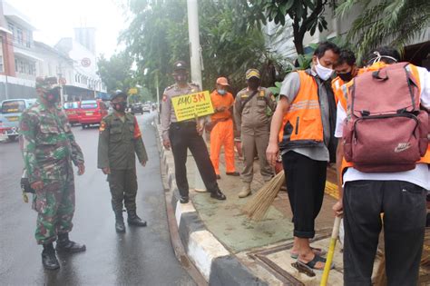 Petugas Jaring 16 Pelanggar Prokes Di Kendaraan Umum Poskotaonline