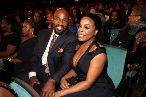 Niecy Nash Teases Claws Sex Scenes Talks Real Love With