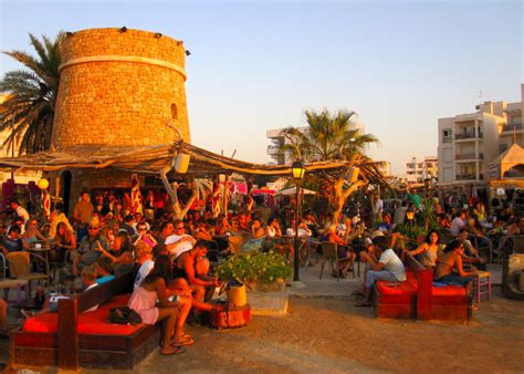 Every year many tourists from the united kingdom, ireland, germany, belgium, the netherlands and the scandinavian countries visit and have a great time. San Antonio Bay, its beautiful beaches | Ibiza Experience