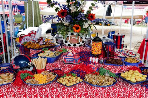 We compiled the top 15 tailgate food recipes from around the web for your hungry crowd! Entertaining-10 Recipes For College Football Tailgating ...