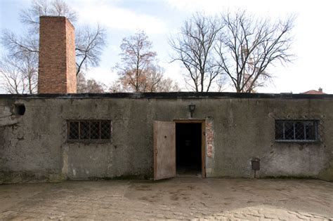 Ruine einer gaskammer im kz auschwitz birkenau. Gedenkorte - Gaskammer - Auschwitz Stammlager