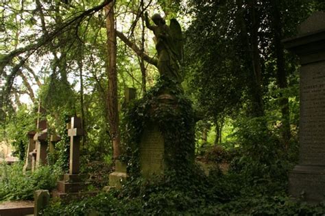 Highgate Cemetery In London Uk The Most Famous Cemeteries In The World