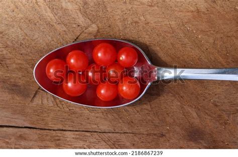 4 336 imágenes de Tiny tomato Imágenes fotos y vectores de stock
