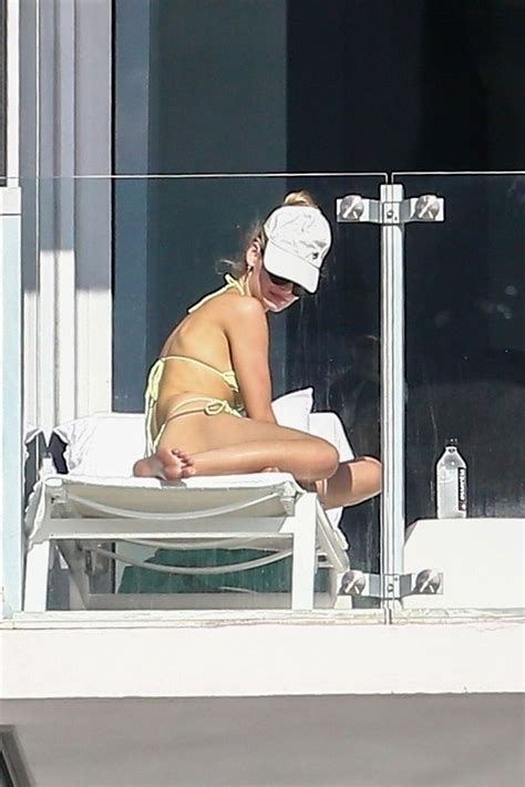 Roosmarijn De Kok Topless Sunbathing On Her Balcony 24 Photos The