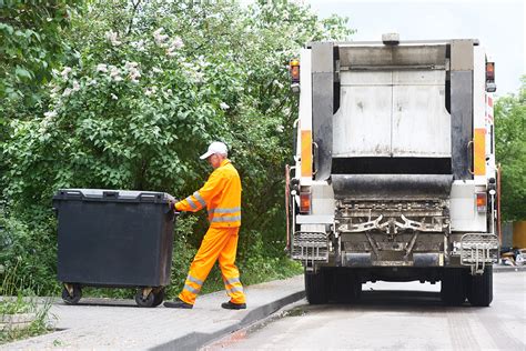 Garbage collection is a term associated with the use of solid state drive (ssd) technology in data working in the background, garbage collection accumulates data blocks previously marked for. Tips for Tipping Your Garbage Collector | Automated Waste ...