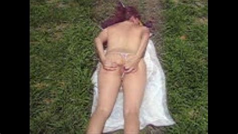 Esposa Puta Exhibicionista Casi Desnuda En Parque Publico