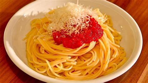 Spaghetti mit Tomatensauce- Tomatensoße aus passierten Tomaten-Pasta