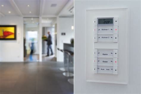 Ein bussystem im haus ist eine gute lösung, um energie und kosten einzusparen. Funk-Bussystem von Gira | Haus, Einrichtung, Innenarchitektur