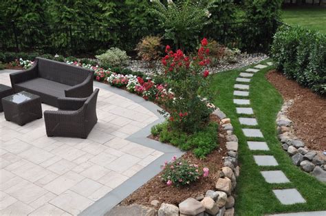 10 Unique Landscaping Ideas For Small Backyards 2024