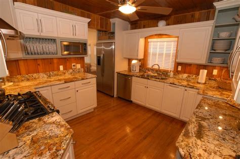 The most common are knotty pine—a familiar choice in country one thing to keep in mind whichever type of pine kitchen cabinets you choose is that pine is a very soft wood. 30 best images about Knotty Pine Kitchens on Pinterest ...