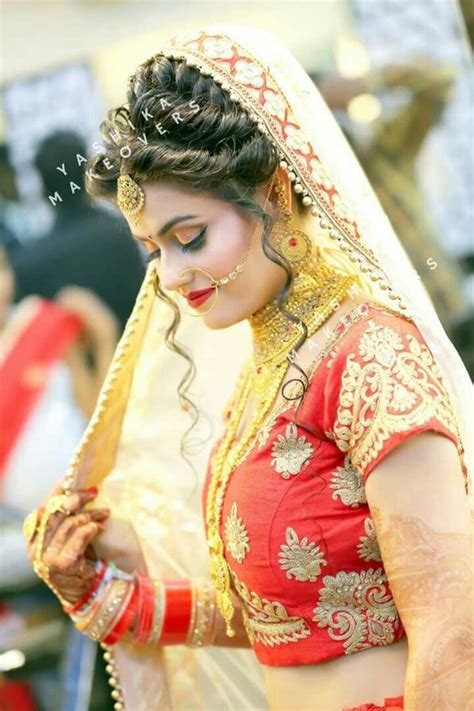 It was a very traditional indian bridal hairstyle with a beautiful long fishtail braid and a lot of mogras. Hairs style | indian wear in 2019 | Pinterest | Indian ...
