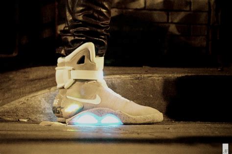 Nous Boueux Comprendre Chaussures Nike Retour Vers Le Futur 2015 Envahi