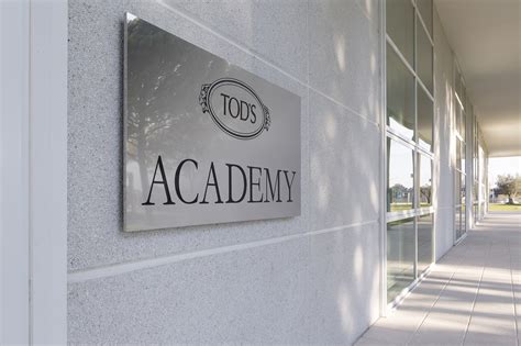 Tod's Academy: Υποστηρίζει νεαρά και δημιουργικά ταλέντα με το Tod's Re