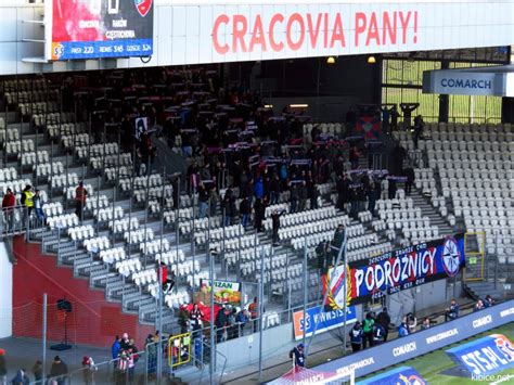 Od sezonu 2019/20 klub po 21 latach przerwy występuje w ekstraklasie. Galeria: Cracovia - Raków Częstochowa (2019-12-08 ...