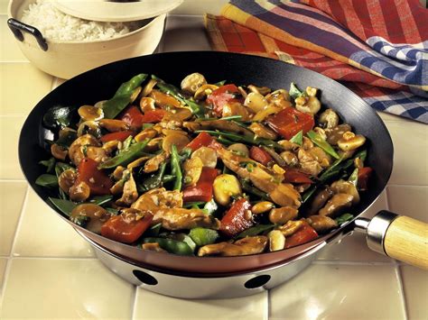 Chicken With Vegetables And Cashews In A Wok Recipe Eat Smarter Usa