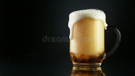 Beer Foam Overflowing From Glass Pint Stock Image Image Of Alcohol