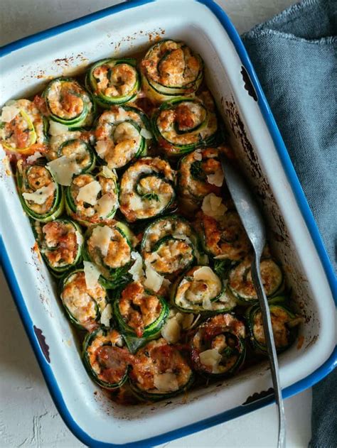 Brown beef mixture, drain, and stir in pasta sauce. Zucchini Lasagna Roll Ups