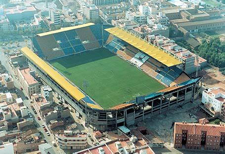 Címvédő spanyol villarreal labdarúgócsapata lemondta az új bozsik . Live Football: Estadio El Madrigal - Villarreal CF Stadium