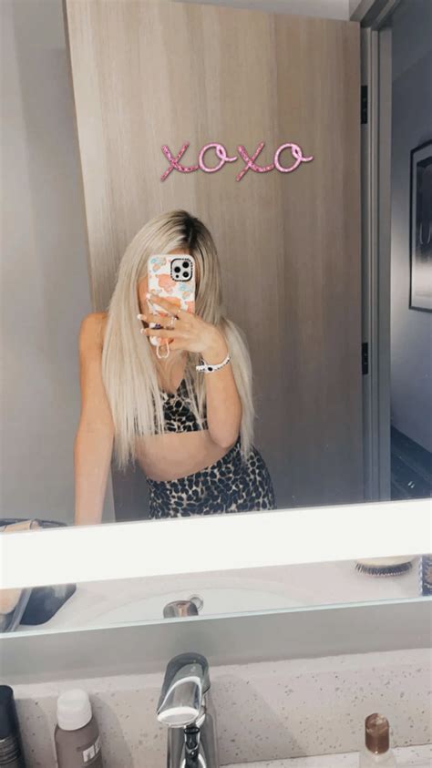 Elliana Walmsley Elliana Walmsley Mirror Selfie Snapchat