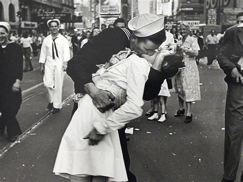 Sailor Who Kissed A Nurse In Famous Wwii Photograph Dies Aged 86 The