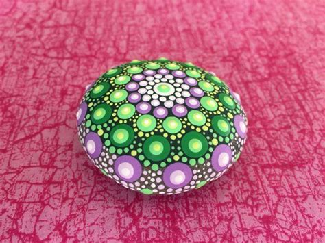 Blob paint farben von viva decor für trendige blob paint kunst. Mandala-Stein Frühlingsblume mit Acrylfarben handbemalter ...