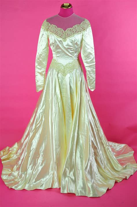 A lace wedding dress with sleeves will also help display the beauty and intricacy of the lace pattern itself. VTG 40s 50s Liquid Satin RARE chantilly lace Ivory wedding ...