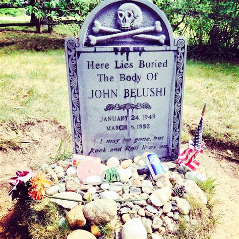 John belushi died of an accidental drug overdose at age 33. Here lies the buried body of John Belushi : pics