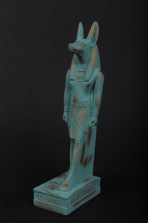statue der ägyptischen göttin anubis grüne farbe und gold etsy