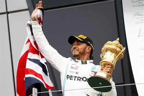 When he entered formula 1 back in 2007 he amazed the world by his performance. Lewis Hamilton op weg om Michael Schumacher te overtreffen ...