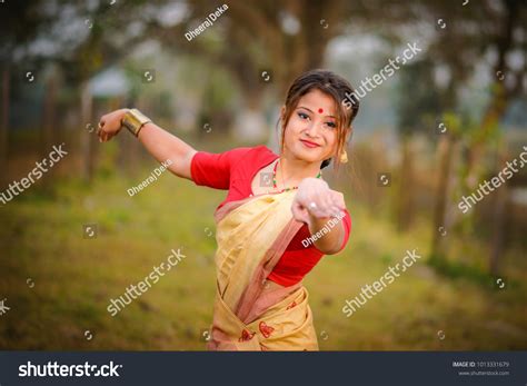Bihu Traditional Dress Assam Cultural Bihu Stock Photo 1013331679