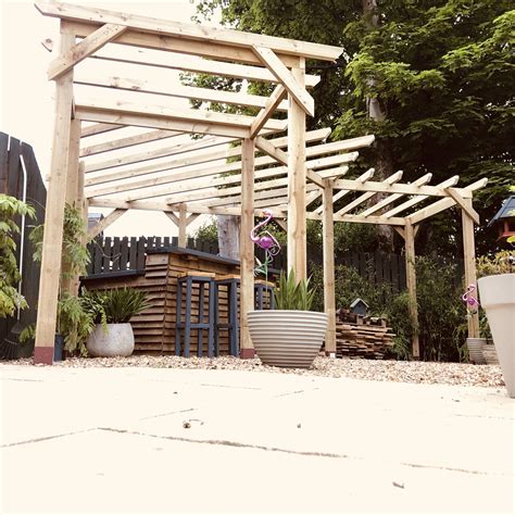 Simple Open Pagoda Creating An Enclosed Space For The Garden Bar