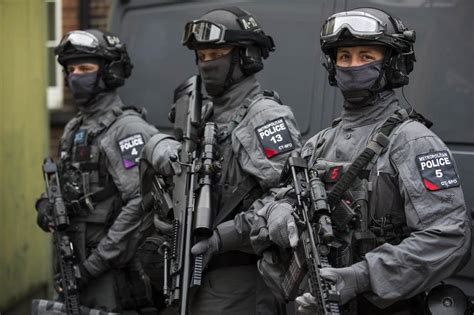 Met Police Recruiting 120 More Armed Officers To Protect Royals And