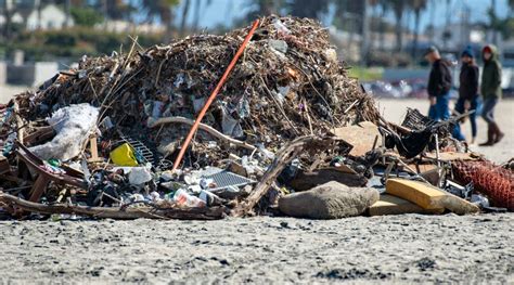 Seal Beach Long Beach Cleanups On Saturday Make A Dent In Heaps Of