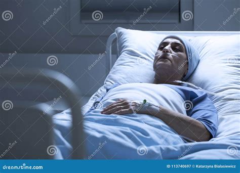 Woman Alone In Hospital Bed Stock Image Image Of Lymphoma Chemo
