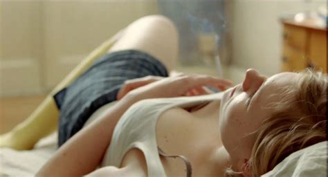 Nude Video Celebs Rosalie Thomass Sexy Das Madchen Mit Den Gelben