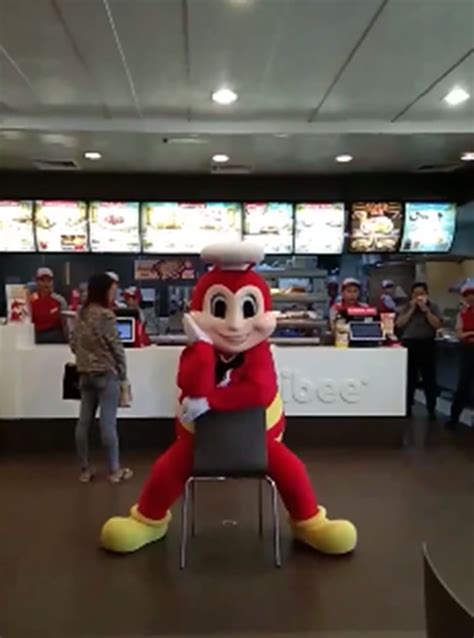 Viral Jollibee Mascot Stuns Netizens With Suave Dance Moves The Vrogue
