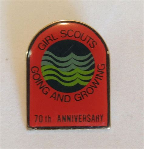 4 Vintage Girl Scouts Anniversary Pins 7075 85 And 1996 Convention Pin