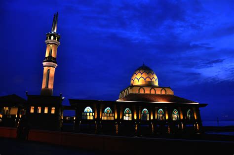 Check out all types of bus and coach tickets and book confirmed seat instantly. Amazing Malaysia: THE SCENERY of MASJID TERAPUNG KUALA PERLIS