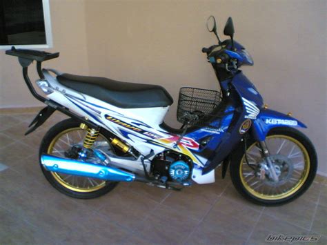 As honda motorcycles did with the honda wave 125, which is now available with carburettor and fuel injection system. 2009 Honda Wave 125 | Picture 1509846