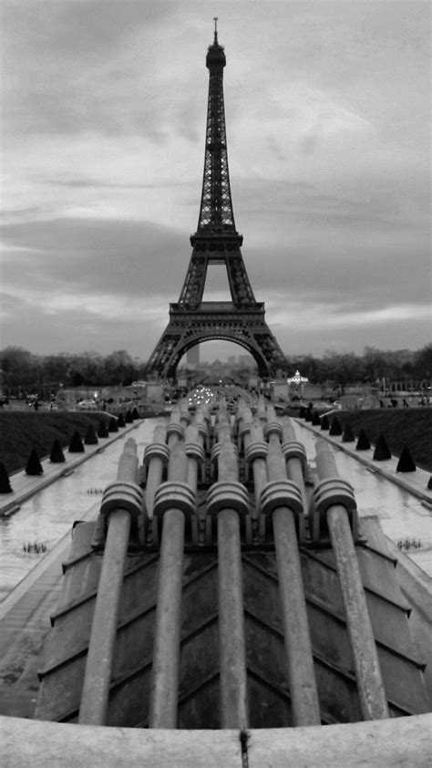 Download Black And White Iphone Eiffel Tower Wallpaper