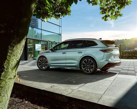 Auch die fahrgäste auf der rückbank sind im škoda enyaq iv bestens aufgehoben. Skoda Enyaq iV 80 - Arctic Silver operational lease vanaf ...