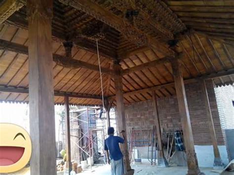Menurut adat jawa tanpa adanya soko guru, maka atap. JOGLO SOKO GURU 30X30X475
