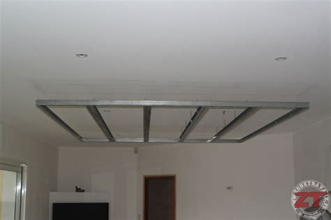 Eclairage led plafond eclairage design design éclairage intérieur luminaires encastrés bande de lumière plafond moderne décoration plafond decoration escalier amenagement maison. Brico : Création d'un faux plafond avec Ruban LED et Spots