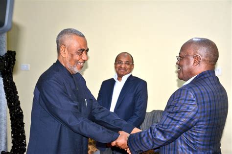 Waziri wa muungano amtembelea makamu wa rais zanzibar. MAKAMU WA KWANZA WA RAIS WA ZANZIBAR AKUTANA NA KUFANYA ...