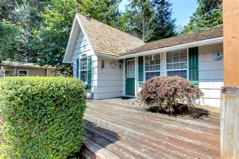 The good news is that the climate of the oregon coast is mild year round, but the rumors of rain and clouds are true. 10 Cozy Places to Rent in Cannon Beach For Under $150 ...