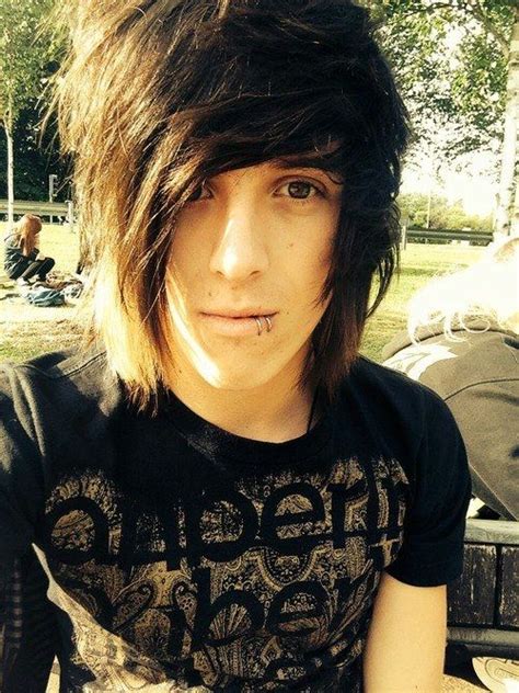 While the hair color sticks to the classic pattern, it's the right choice in this case. 40 Cool Emo Hairstyles For Guys - Creative Ideas