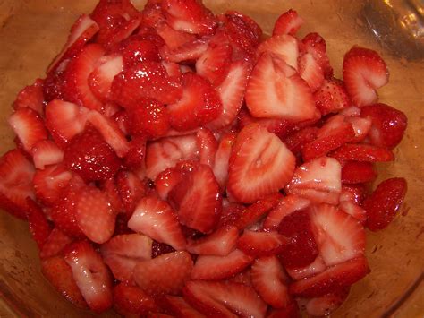 Sliced Strawberries With Sugar And Balsamic Vinegar The Frugal Chef