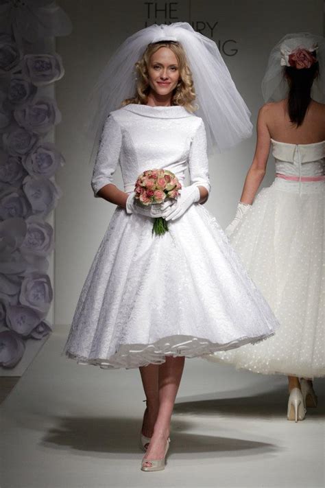Scopri la nuova collezione 2021 di marisa spose di abiti e vestiti da sposa shabby e country chic vintage anni 50: Abiti sposa midi 2014 anni Cinquanta esempi1 | Look Sposa