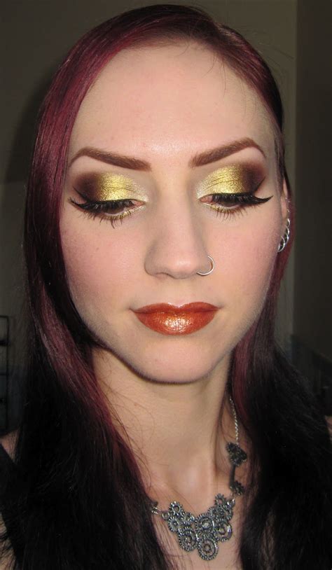 Well, you are in the right place! Silver, Gold and Burgundy Eye Makeup look with Aromaleigh | Burgundy eye makeup, Eye makeup, Makeup